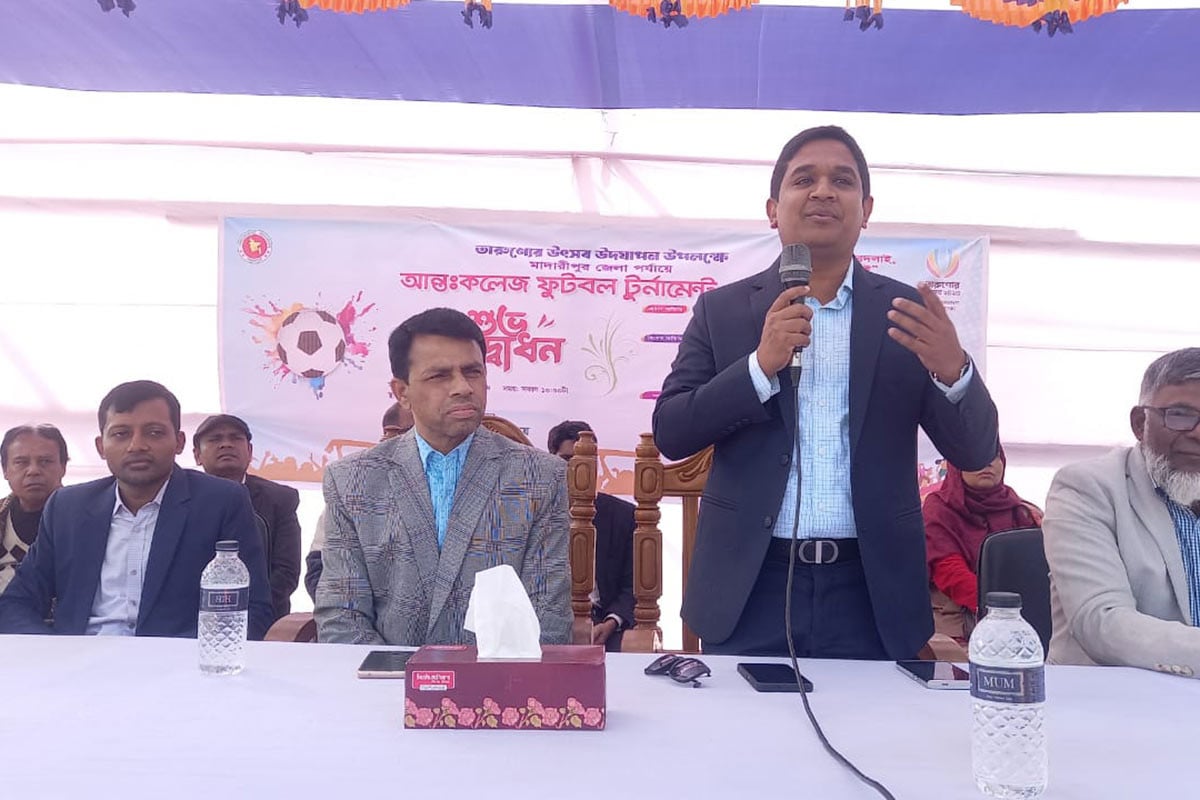 মাদারীপুরে আন্তঃকলেজ ফুটবল টুর্নামেন্ট উদ্বোধন