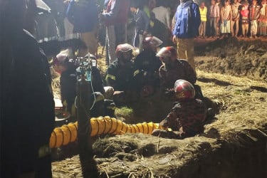 ৩০ ফুট গভীরে ক্যামেরা পাঠিয়েও শিশুটিকে দেখতে পায়নি ফায়ার সার্ভিস