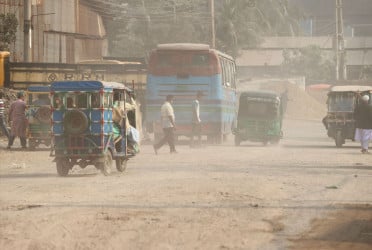 বায়ুদূষণের শীর্ষে দিল্লি, ঢাকার অবস্থান কত?