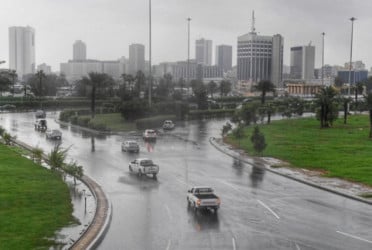 সৌদিজুড়ে ঝড়-বৃষ্টি, আকস্মিক বন্যার সতর্কবার্তা