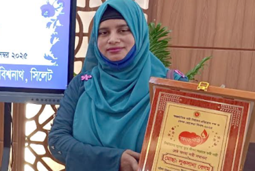 নির্যাতন পেরিয়ে স্বনির্ভর লুকসানার ‘অদম্য নারী সম্মাননা’ অর্জন