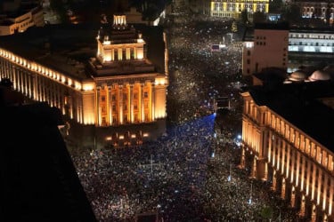সরকারবিরোধী বিক্ষোভে উত্তাল বুলগেরিয়া
