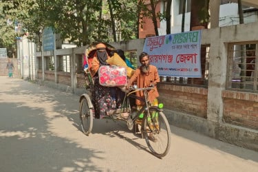 রিকশাচালক পরিবারের মুখে হাসি ফোটালো বসুন্ধরা শুভসংঘ