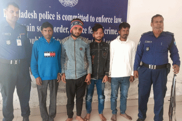 মাদারীপুরে গাঁজাসহ গ্রেফতার ৪