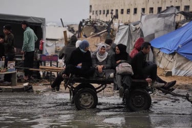 শীতে গাজায় ভয়াবহ অবস্থা, তীব্র ঠাণ্ডায় শিশুর মৃত্যু