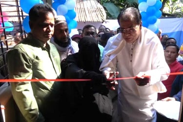 লালমনিরহাটে জন্মান্ধ হাফেজার পাশে বিএনপি নেতা দুলু