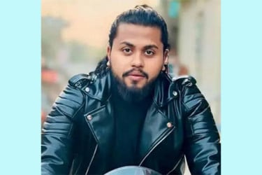 স্ত্রীর পরীক্ষার আসন দেখতে বাধা, রামদা উচিয়ে যুবকের মহড়া