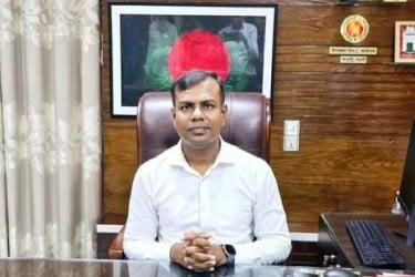 মুক্তিযোদ্ধা চাচাকে বাবা সাজিয়ে বিসিএস ক্যাডার, সেই কামাল ও তার পরিবারের দেশত্যাগে নিষেধাজ্ঞা