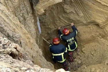 গভীর নলকূপের পাইপে পড়ে যাওয়া শিশু সাজিদকে উদ্ধার