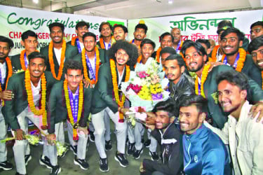 বিশ্ব চমকানো আমিরুলদের দেশে ফেরা
