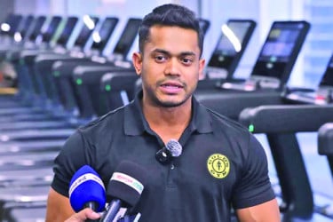 থাইল্যান্ডে গোল্ডস জিমের হেড ট্রেইনারের তিন সোনা জয়