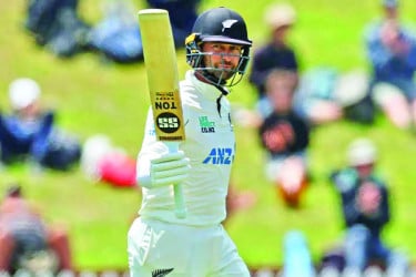 দ্বিতীয় টেস্টে ৪১ রানে এগিয়ে রয়েছে নিউজিল্যান্ড