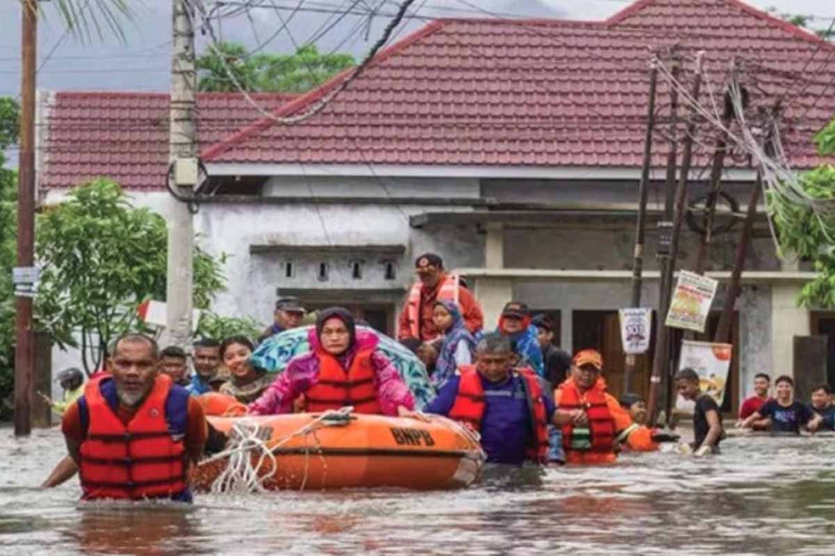 ইন্দোনেশিয়ায় বন্যায় মৃত বেড়ে ১ হাজার