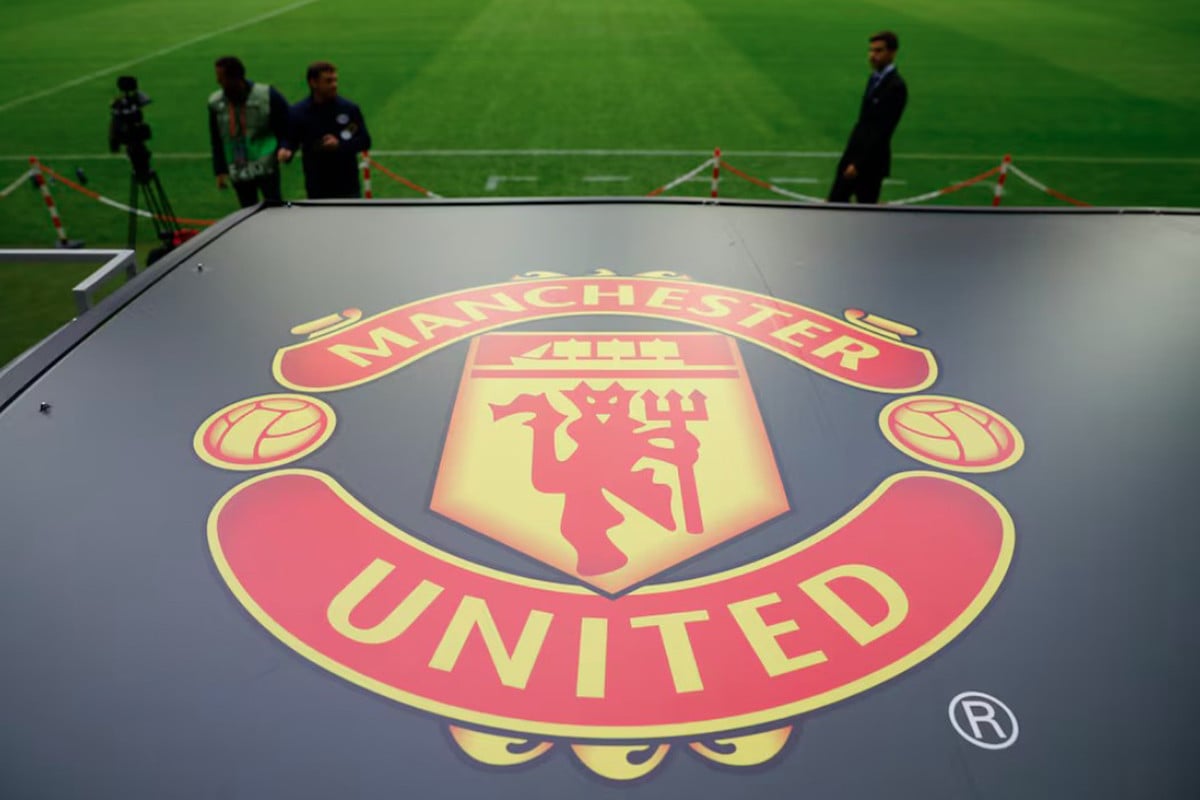 বিলিয়ন ডলার ঋণের চাপা ম্যানচেস্টার ইউনাইটেড