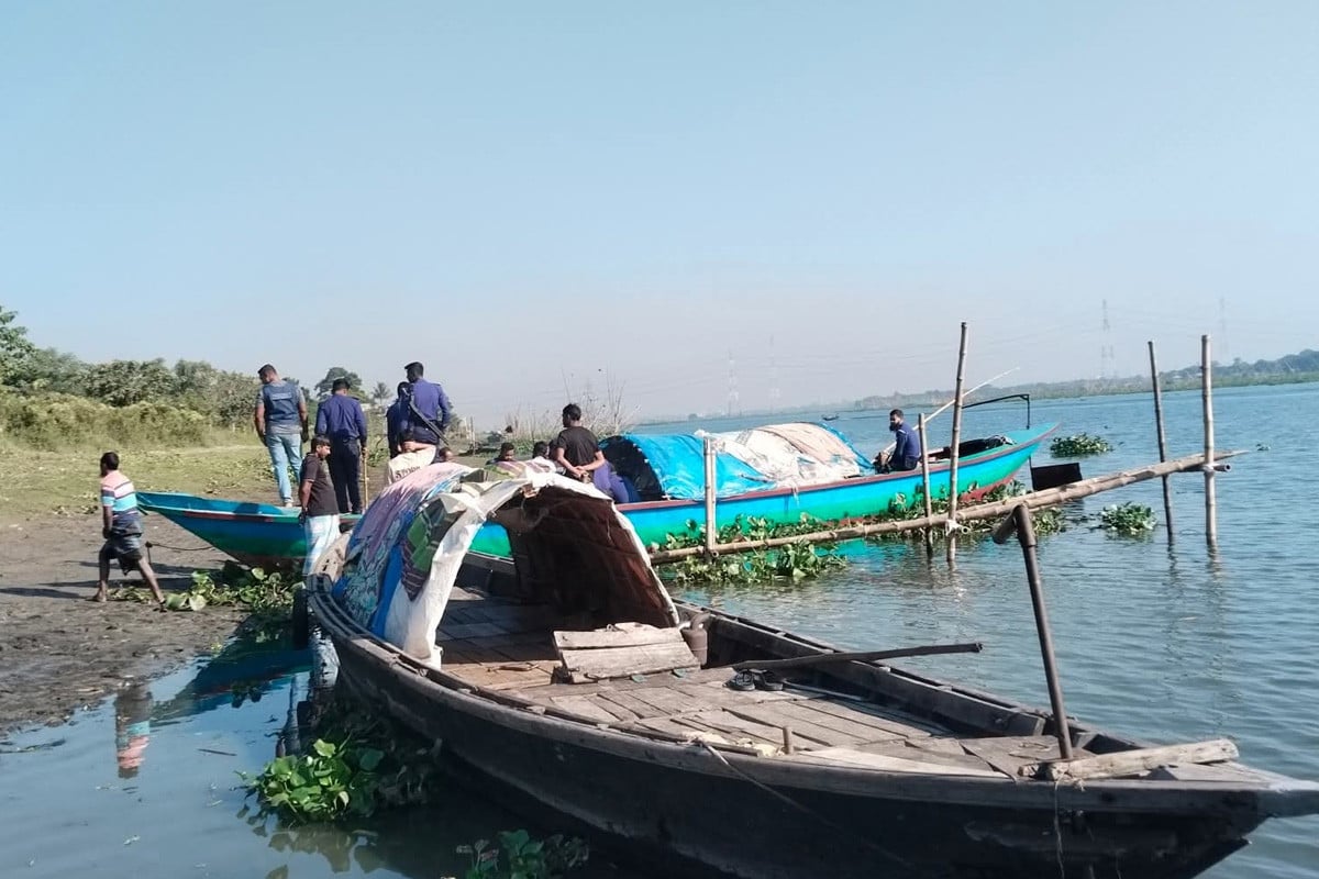 মুন্সীগঞ্জে ডাকাতির প্রস্তুতিকালে দেশীয় অস্ত্রসহ আটক ৩