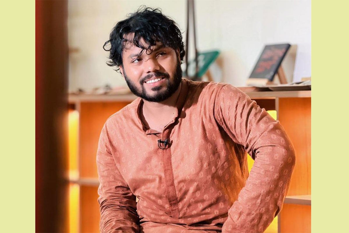 রিকশায় ছিলেন হাদি, মোটরসাইকেল থেকে গুলি চালায় দুইজন