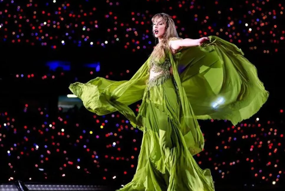 কেন কান্নায় ভেঙে পড়েছিলেন সুইফট?