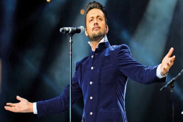 বাংলাদেশি ভক্তদের কাছে দুঃখ প্রকাশ করলেন আতিফ আসলাম