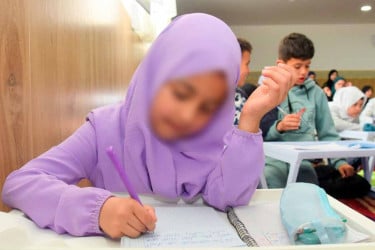 স্কুলে হিজাব নিষিদ্ধের প্রস্তাব অনুমোদন করলো অস্ট্রিয়ার পার্লামেন্ট