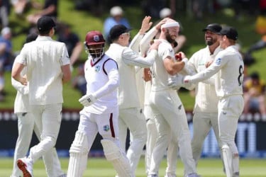 ওয়েস্ট ইন্ডিজকে উড়িয়ে সিরিজে এগিয়ে গেল নিউজিল্যান্ড