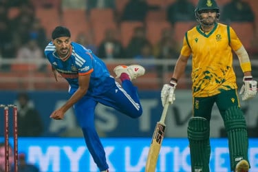 চণ্ডীগড়ে অর্শদীপের ওয়াইডের রেকর্ড