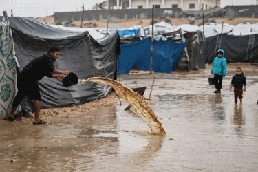গাজায় ঝড়ের কবলে ১২ মৃত্যু, থেমে নেই ইসরায়েলি হামলা