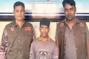 বগুড়ায় আদালত চত্বর থেকে পালানো আসামি গ্রেপ্তার