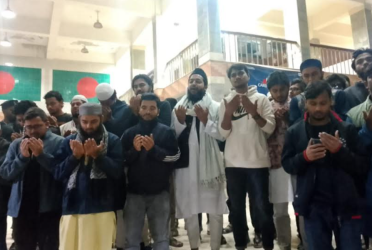 গুলিবিদ্ধ হাদির সুস্থতা কামনায় বরিশাল বিশ্ববিদ্যালয়ে দোয়া