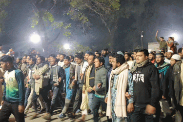 হাদির ওপর হামলার প্রতিবাদে ইবিতে বিক্ষোভ