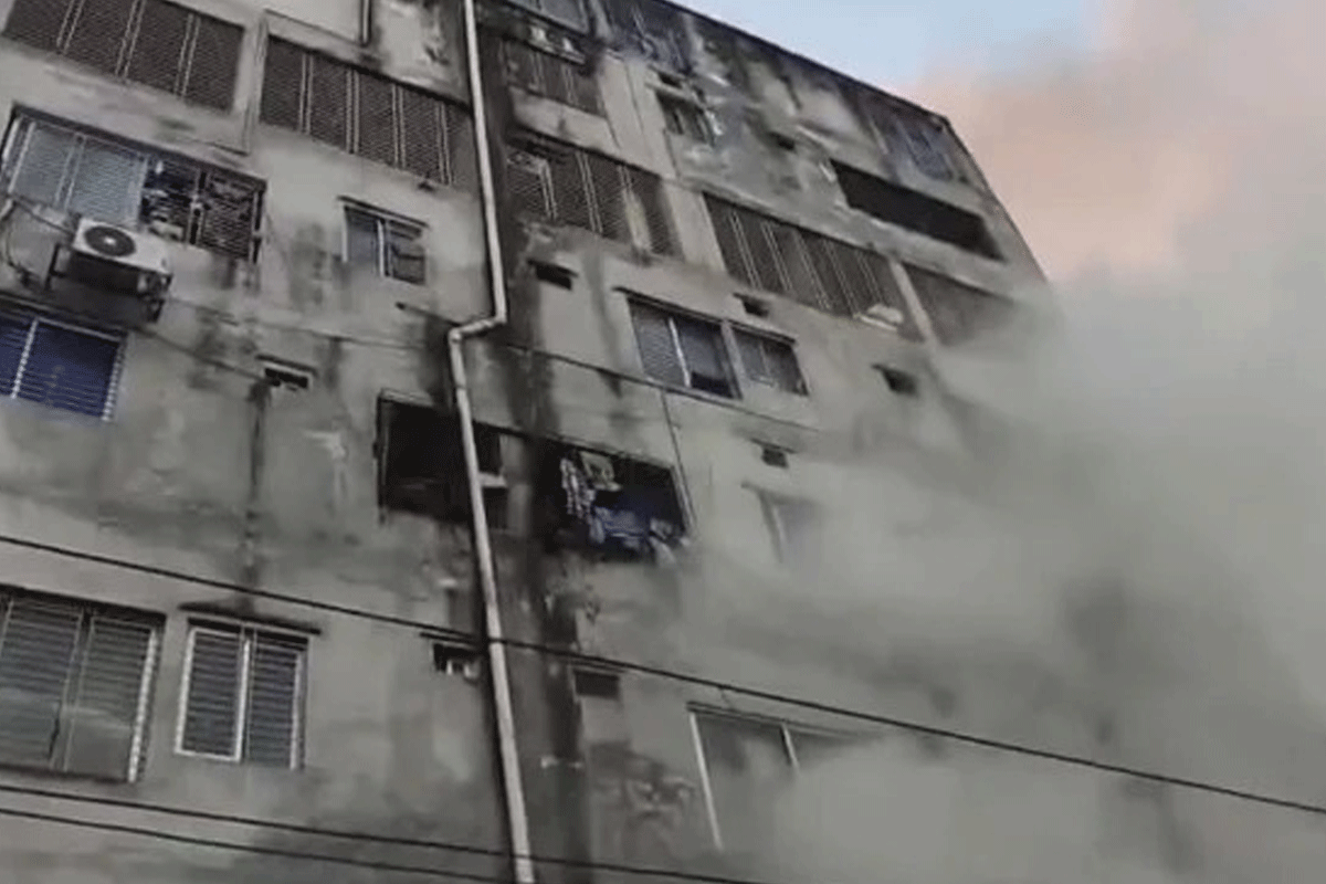 কেরানীগঞ্জে ভবনে আগুন, নিয়ন্ত্রণে ১২ ইউনিট