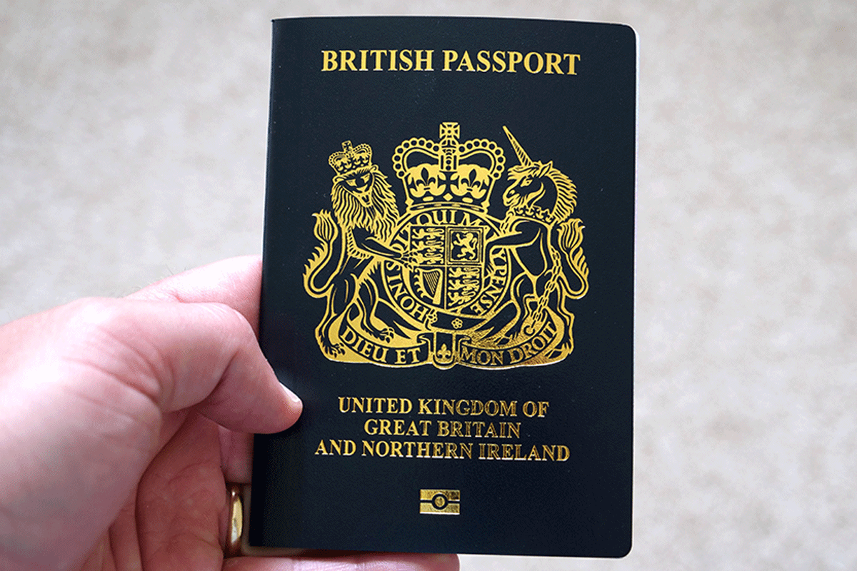 বিট্রিশ নাগরিকত্ব হারানোর ঝুঁকিতে কোটি মুসলিম