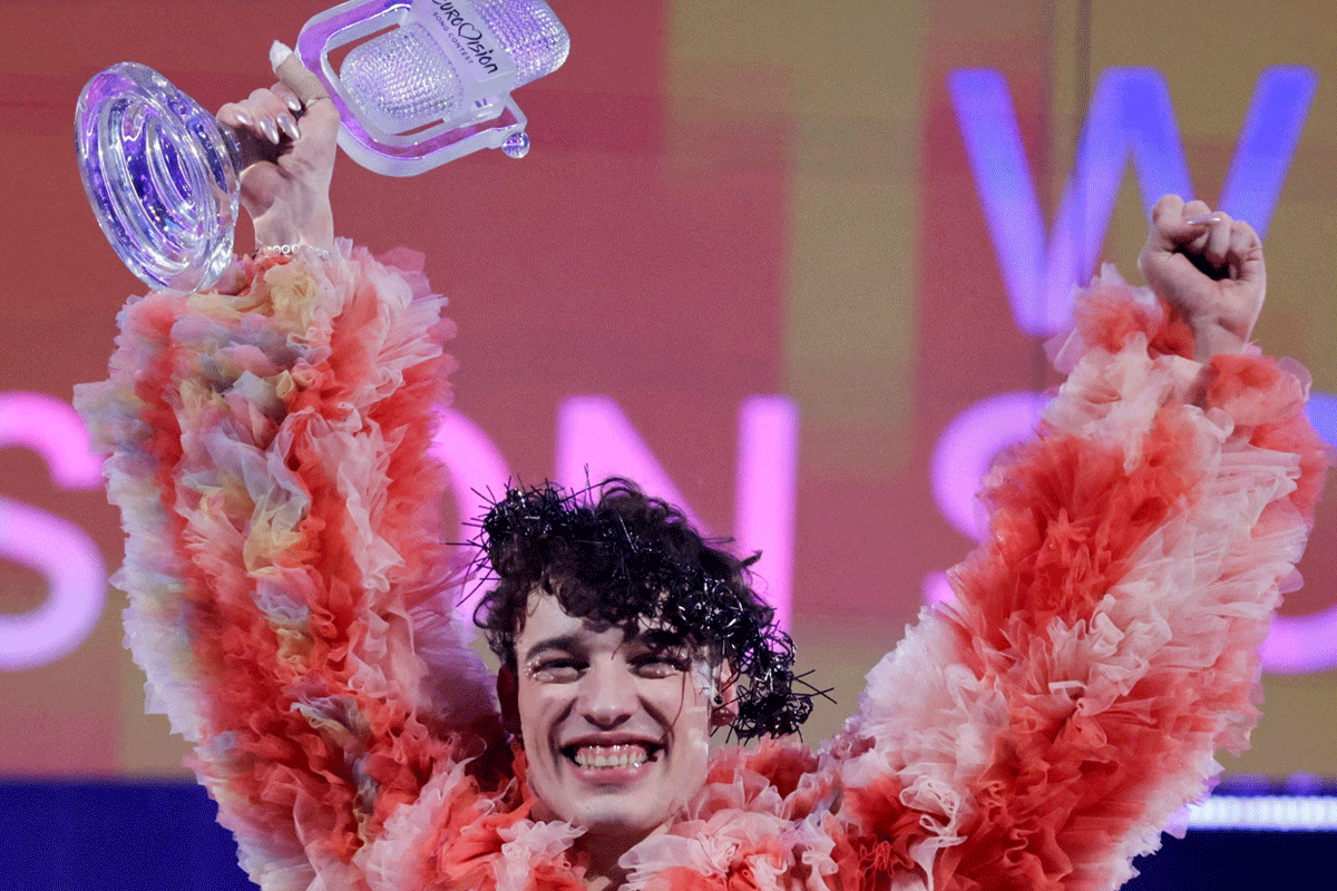 ইউরোভিশন ট্রফি ফিরিয়ে দিচ্ছেন নেমো