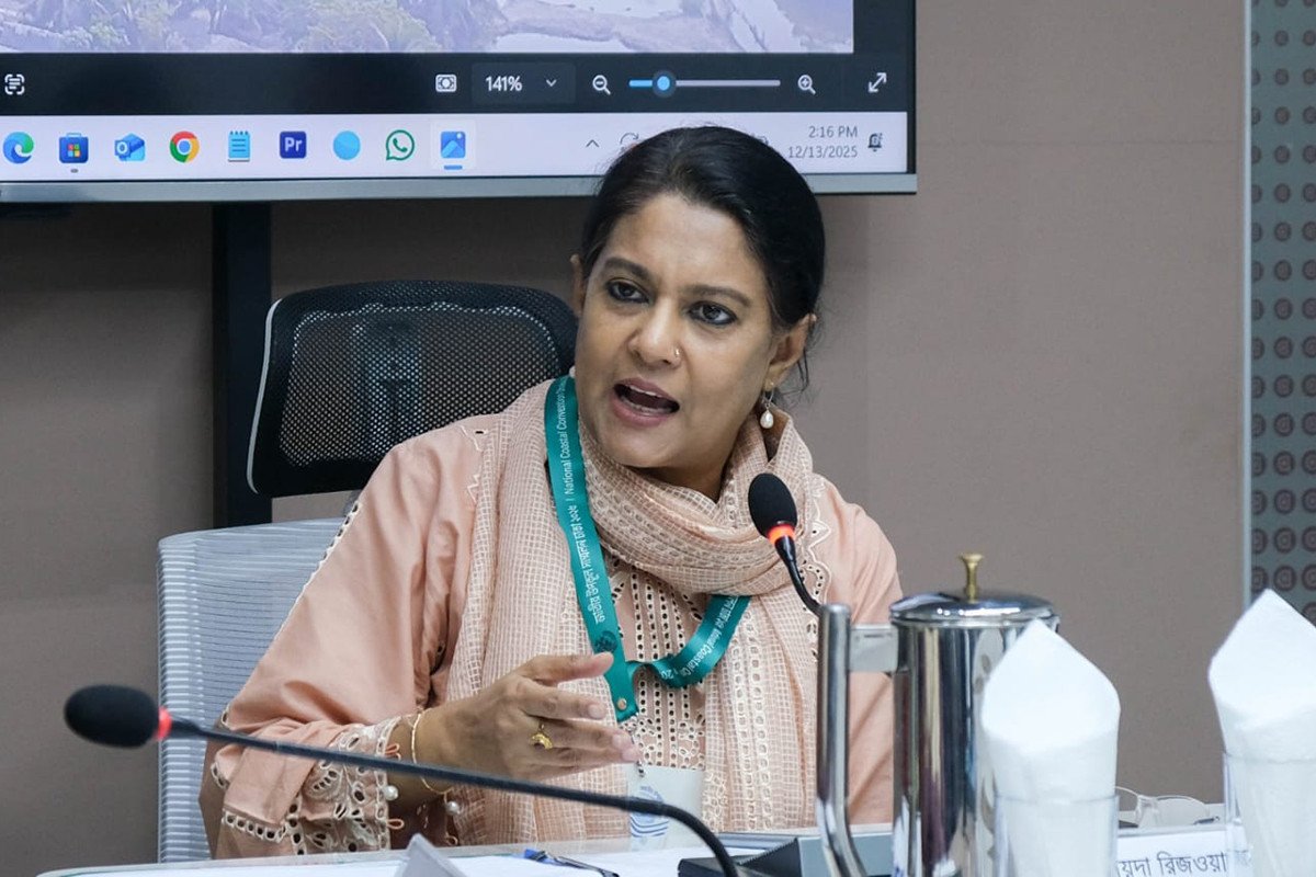 মেগা প্রকল্প নয়, মানুষের মৌলিক চাহিদা পূরণে দৃষ্টি দিতে হবে: পরিবেশ উপদেষ্টা