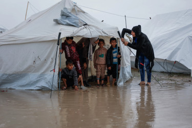 গাজায় শক্তিশালী ঝড় বাইরনের আঘাতে মৃত্যু বেড়ে ১৪