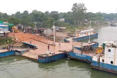 দৌলত‌দিয়ায় বন্ধ ৭ নম্বর‌ ফেরিঘাট, সচল ৩ ও ৪ নম্বর