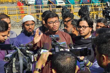 ওসমান হাদি গুলিবিদ্ধ : স্বরাষ্ট্র উপদেষ্টার পদত্যাগ দাবি