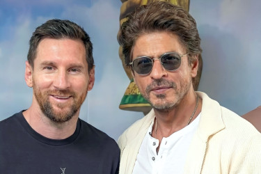 কলকাতায় একই ফ্রেমে মেসি-শাহরুখ