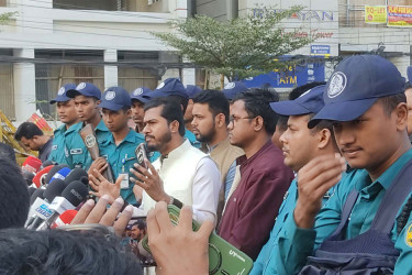 অবৈধ অস্ত্র উদ্ধারে যৌথবাহিনীর বিশেষ অভিযানের দাবি নুরের