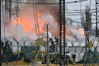 রাশিয়ার হামলায় ইউক্রেনের বিদ্যুৎ অবকাঠামো ক্ষতিগ্রস্ত, অন্ধকারে ১০ লাখ ঘর