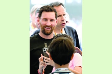 মেসির ভারত সফরে অব্যবস্থাপনা, ক্ষুব্ধ সমর্থকরা