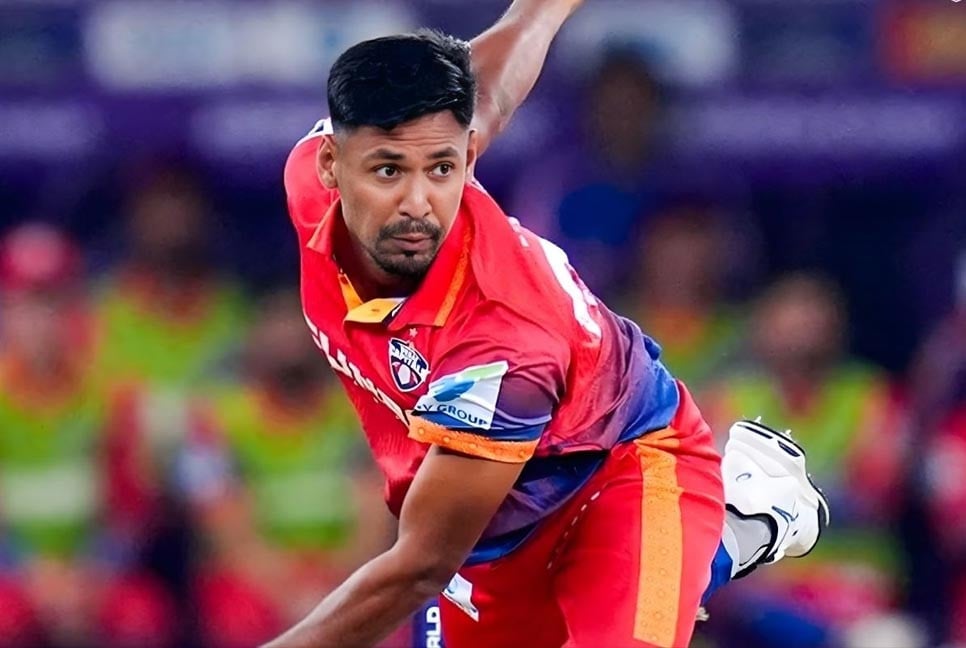 বল হাতে মুস্তাফিজের বিবর্ণ দিনে জিতল দুবাই