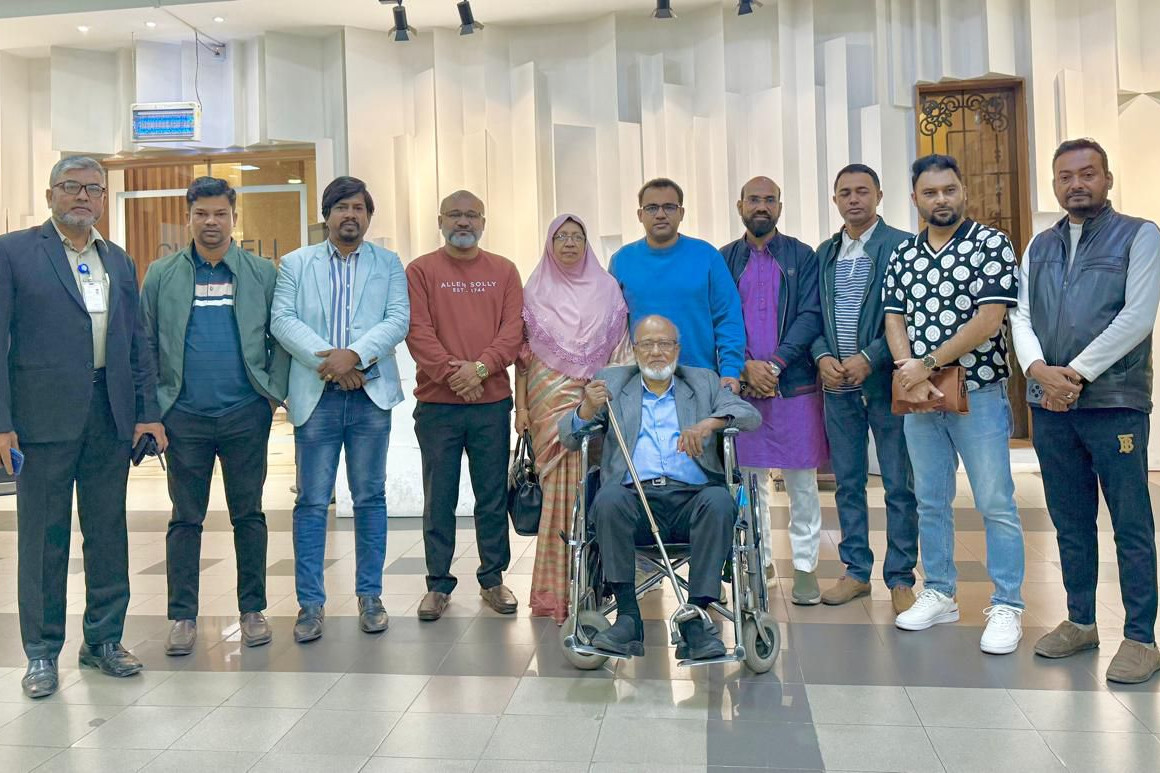 স্বাস্থ্য পরীক্ষার জন্য সিঙ্গাপুর গেলেন ড. মোশাররফ