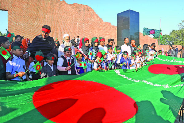 শ্রদ্ধা ভালোবাসায় জাতির শ্রেষ্ঠ সন্তানদের স্মরণ