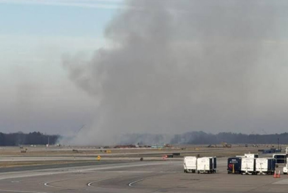 ইঞ্জিনে ত্রুটি, মাঝপথেই ফিরল মার্কিন বিমান