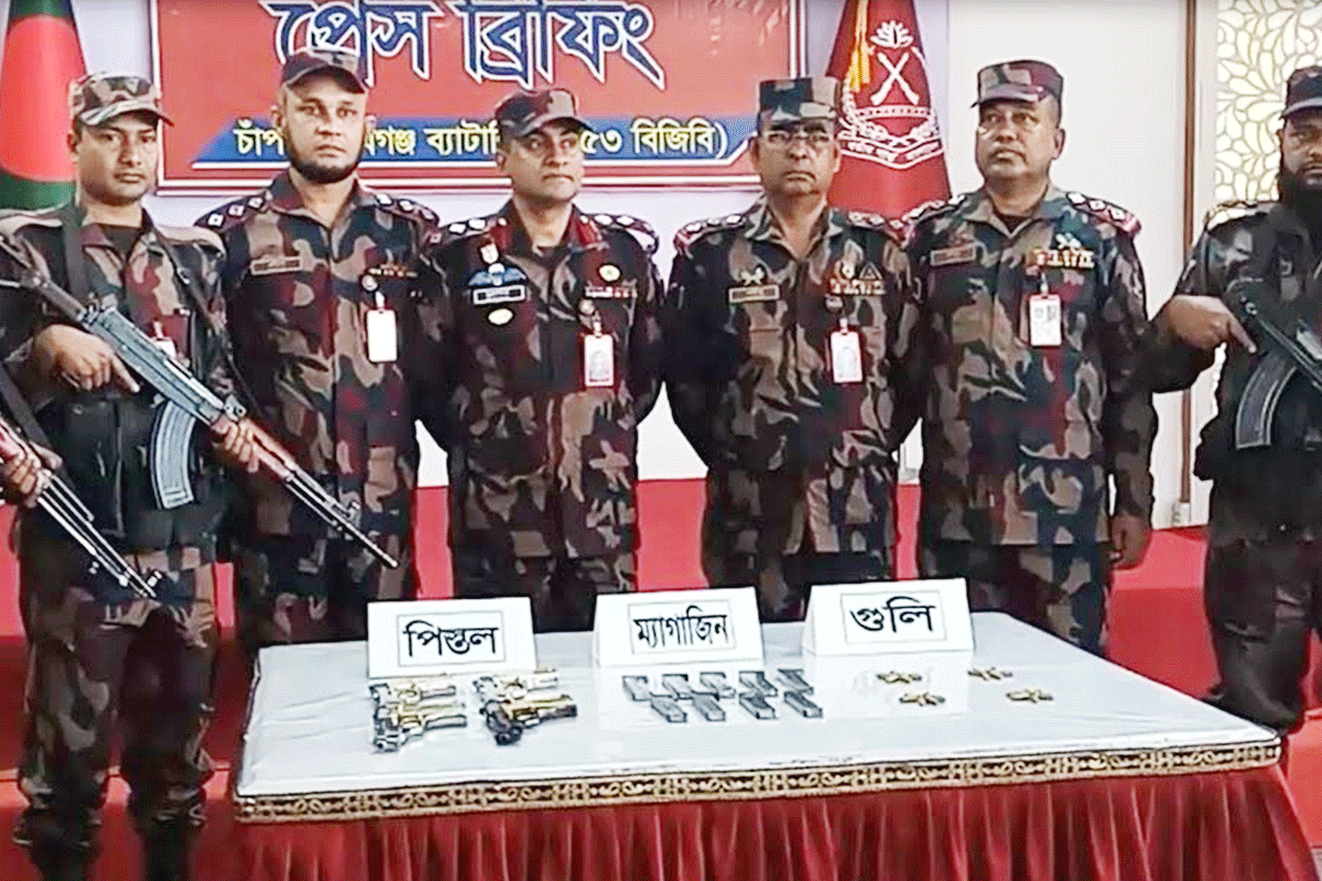 দেশে অস্থিরতা সৃষ্টির উদ্দেশ্যে ভারত থেকে আনা পিস্তুল-গুলি জব্দ