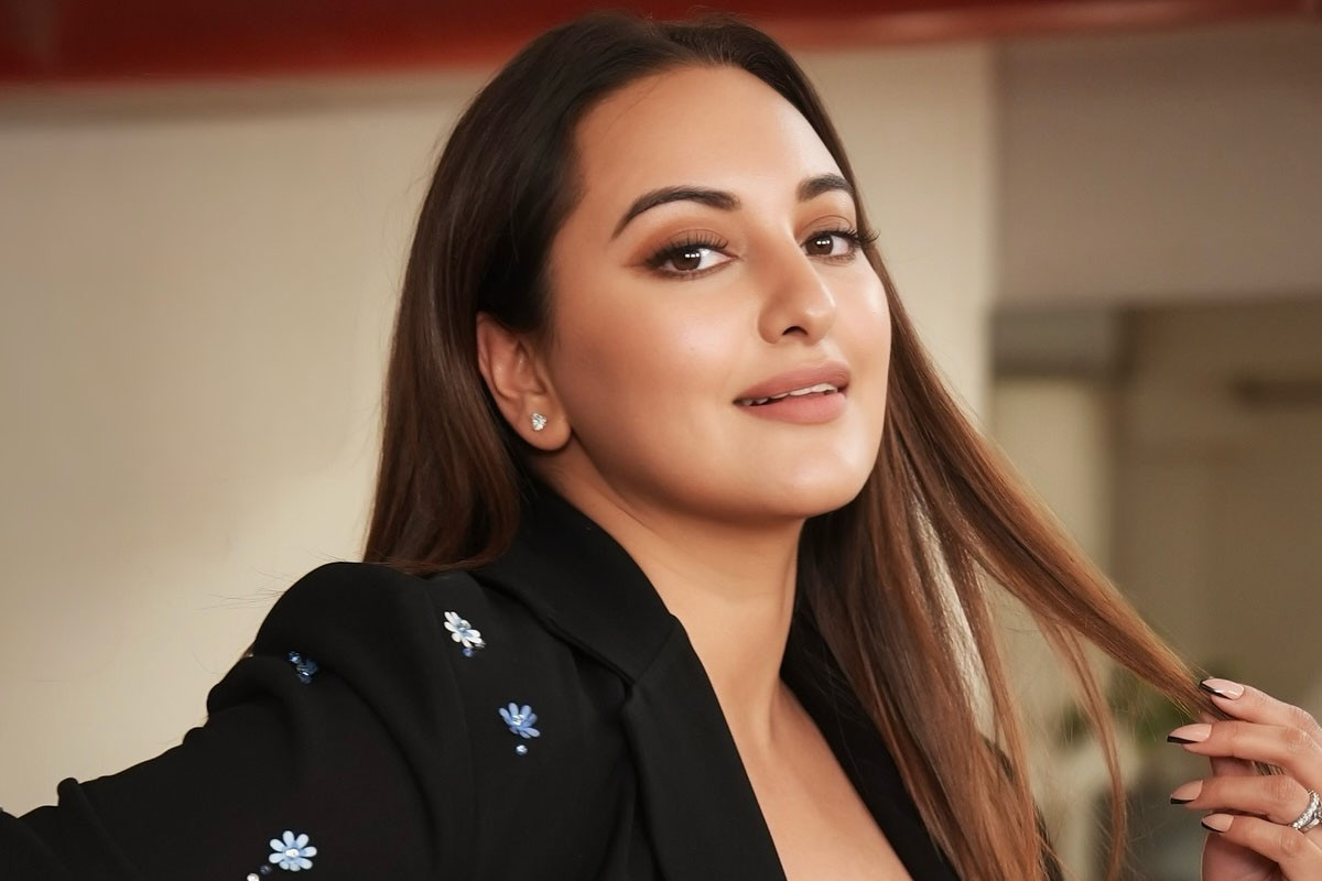 অনলাইনে আক্রমণ বন্ধে আইন চাইলেন সোনাক্ষী, বললেন ‘যা তা বলা হচ্ছে’