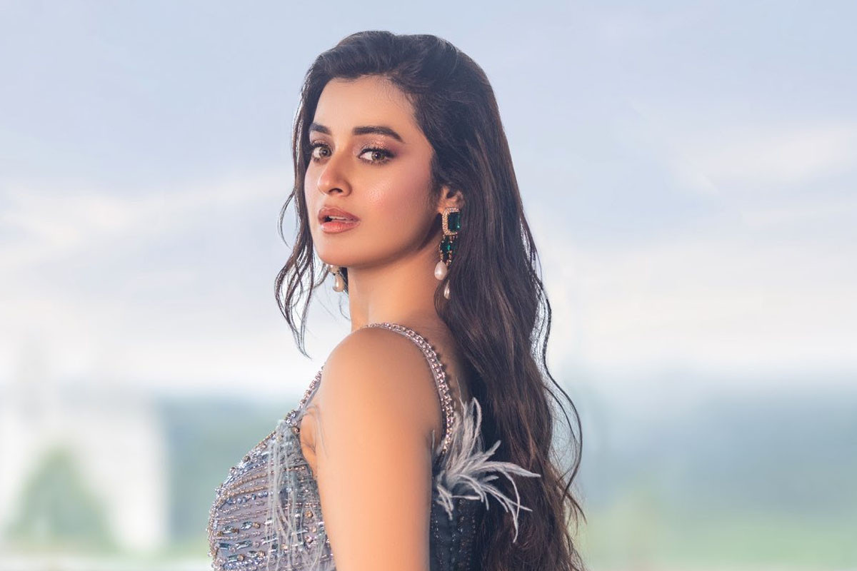 কমেন্ট বক্স না থাকলে অনেক সংসার বেঁচে যাবে: দর্শনা