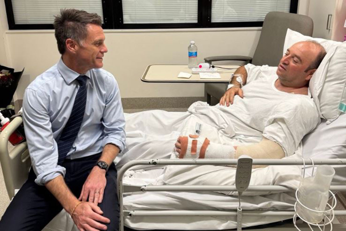 অস্ট্রেলিয়ায় হামলাকারীর বন্দুক ছিনিয়ে নেওয়া হিরো কে এই আহমেদ?