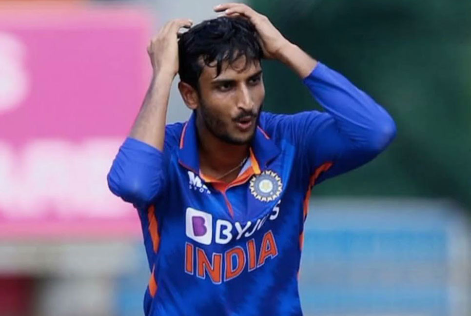 সতীর্থের চোটে দলে ডাক পেলেন শাহবাজ