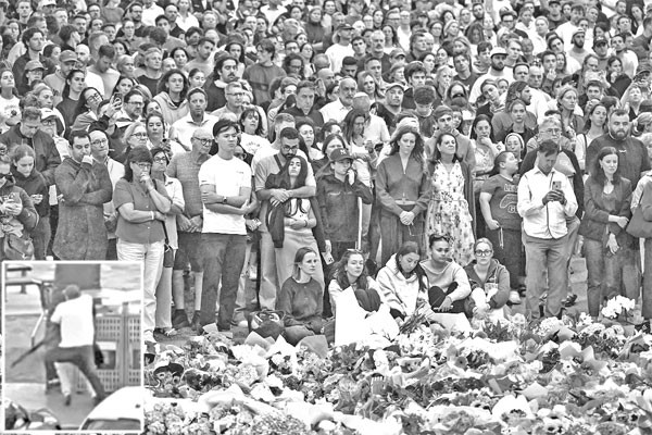 অস্ত্র ছিনিয়ে প্রশংসায় ভাসছেন মুসলিম যুবক আহমেদ